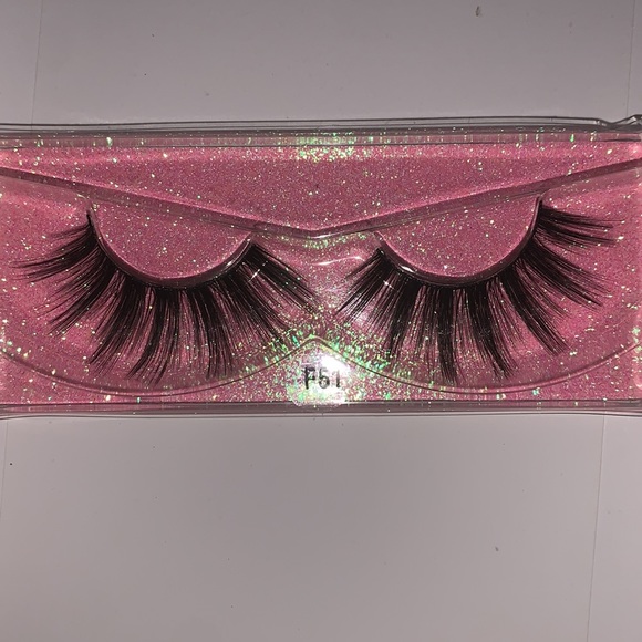 DRAMATIC LASHES - Picture 3 of 3